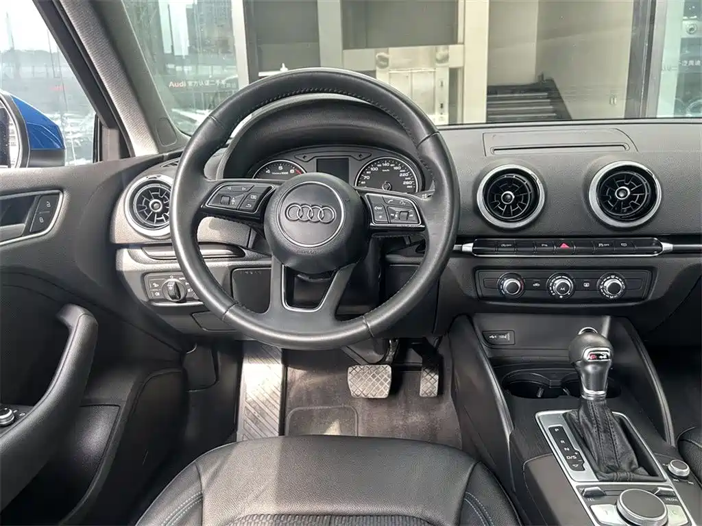 Audi A3 2018 30th Anniversary Sportback 35 TFSI Fashion фото 11
