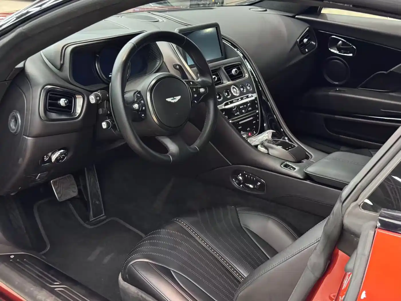 Aston Martin DB11 2017 2016 5.2T Launch Edition