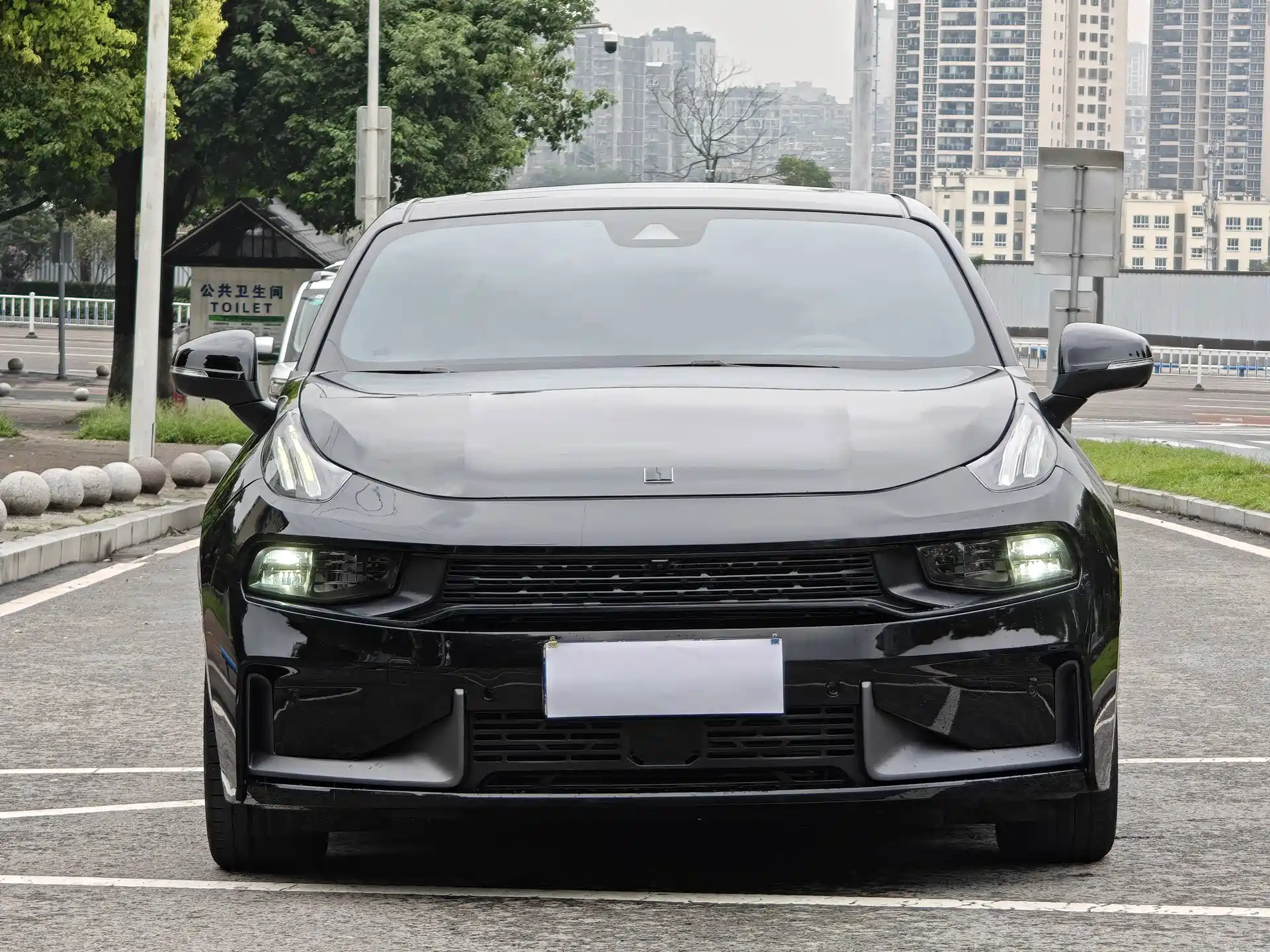 Фото 3 - Lynk & Co 03