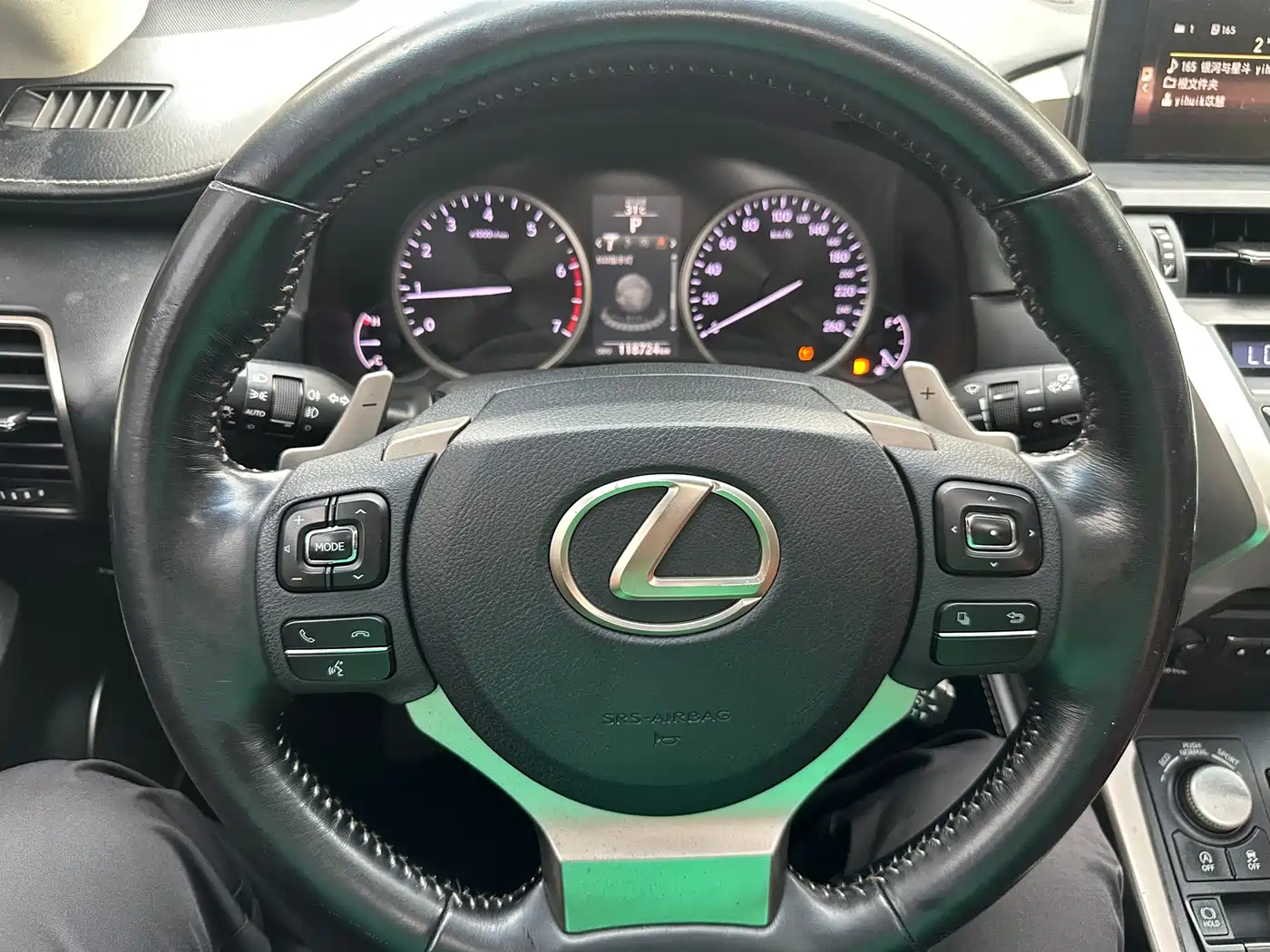 Фото 17 - Lexus NX