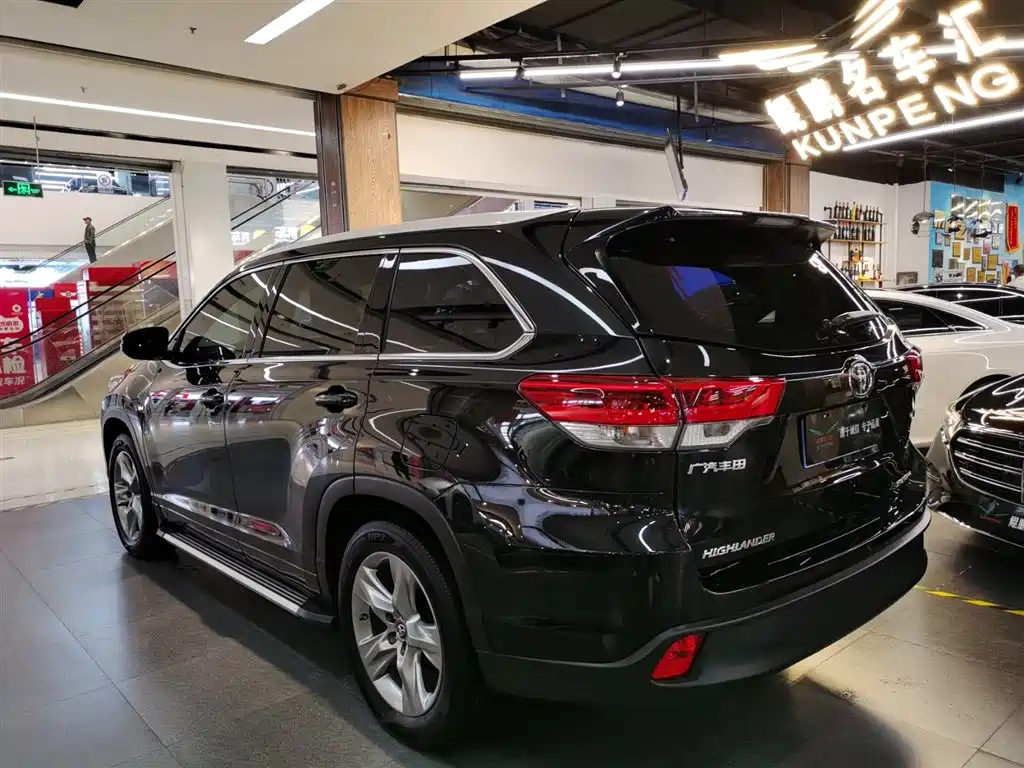 TOYOTA HIGHLANDER
