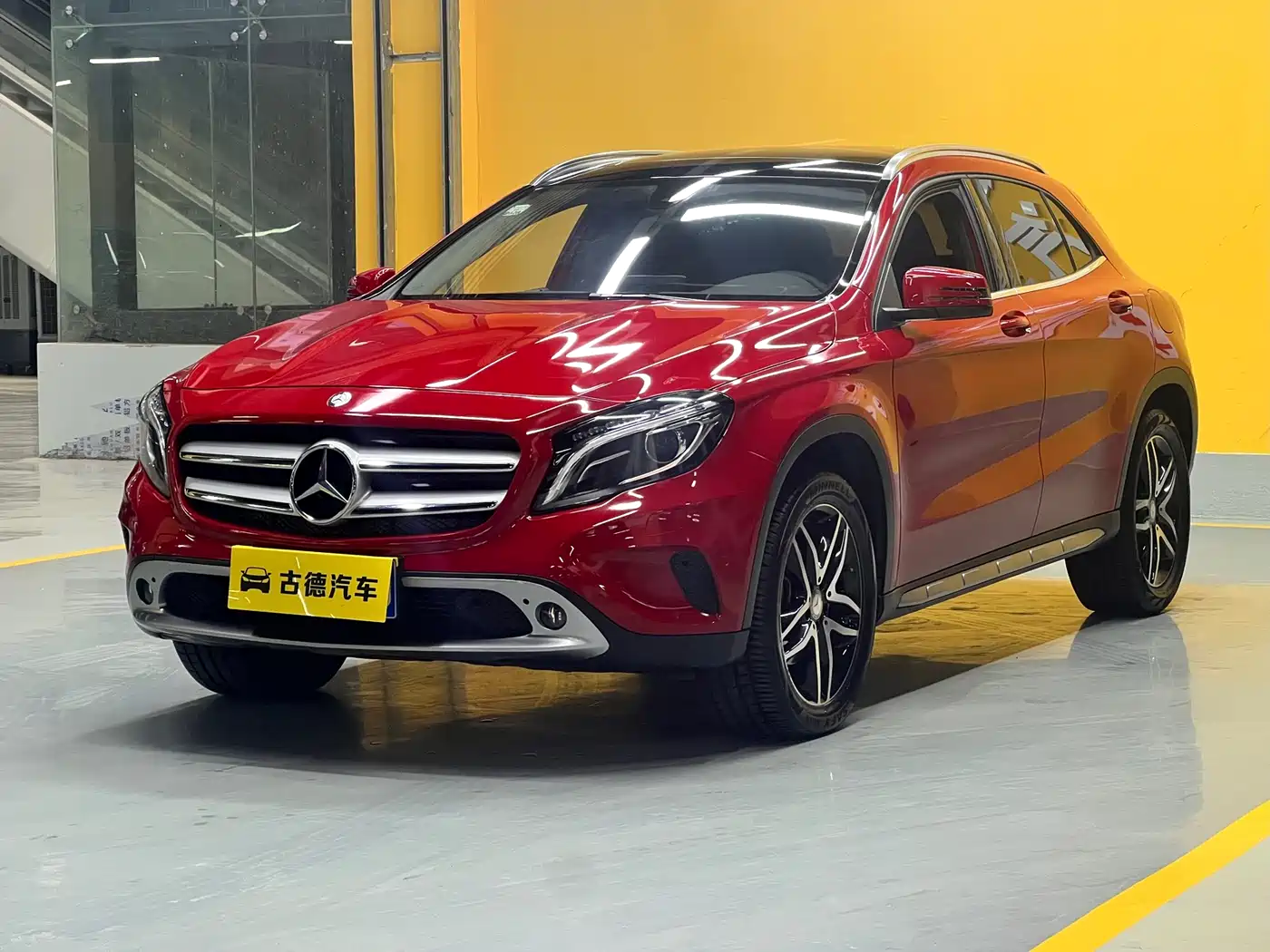 MERCEDES-BENZ GLA