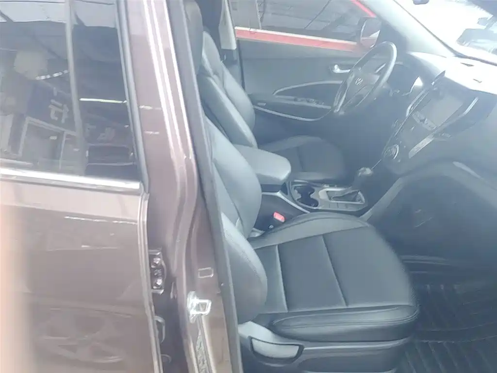Hyundai Santa Fe 2013 Model 2.4L Automatic 2WD Smart фото 25