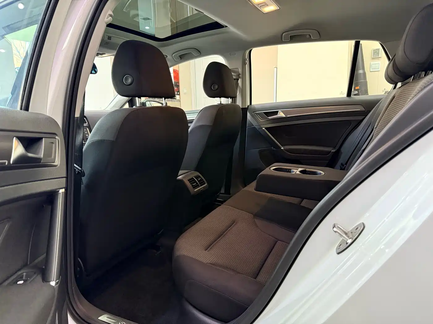 Volkswagen Golf 2017 230TSI Auto Comfort Millionth Anniversary Edition фото 9