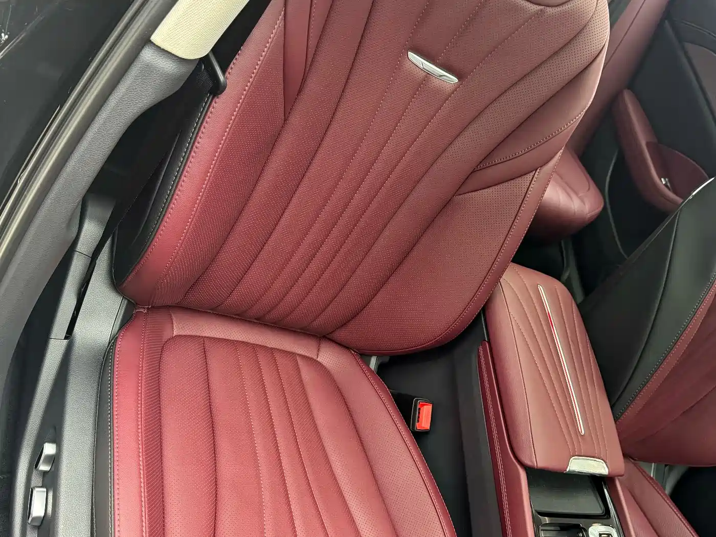 Hongqi H5 2024 1.5T DCT Smart Connect Flag Rhythm Edition фото 12