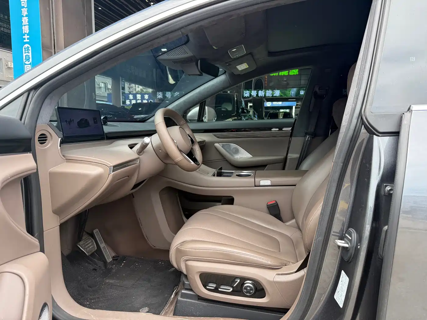 Фото 3 - Zhijie Luxeed R7