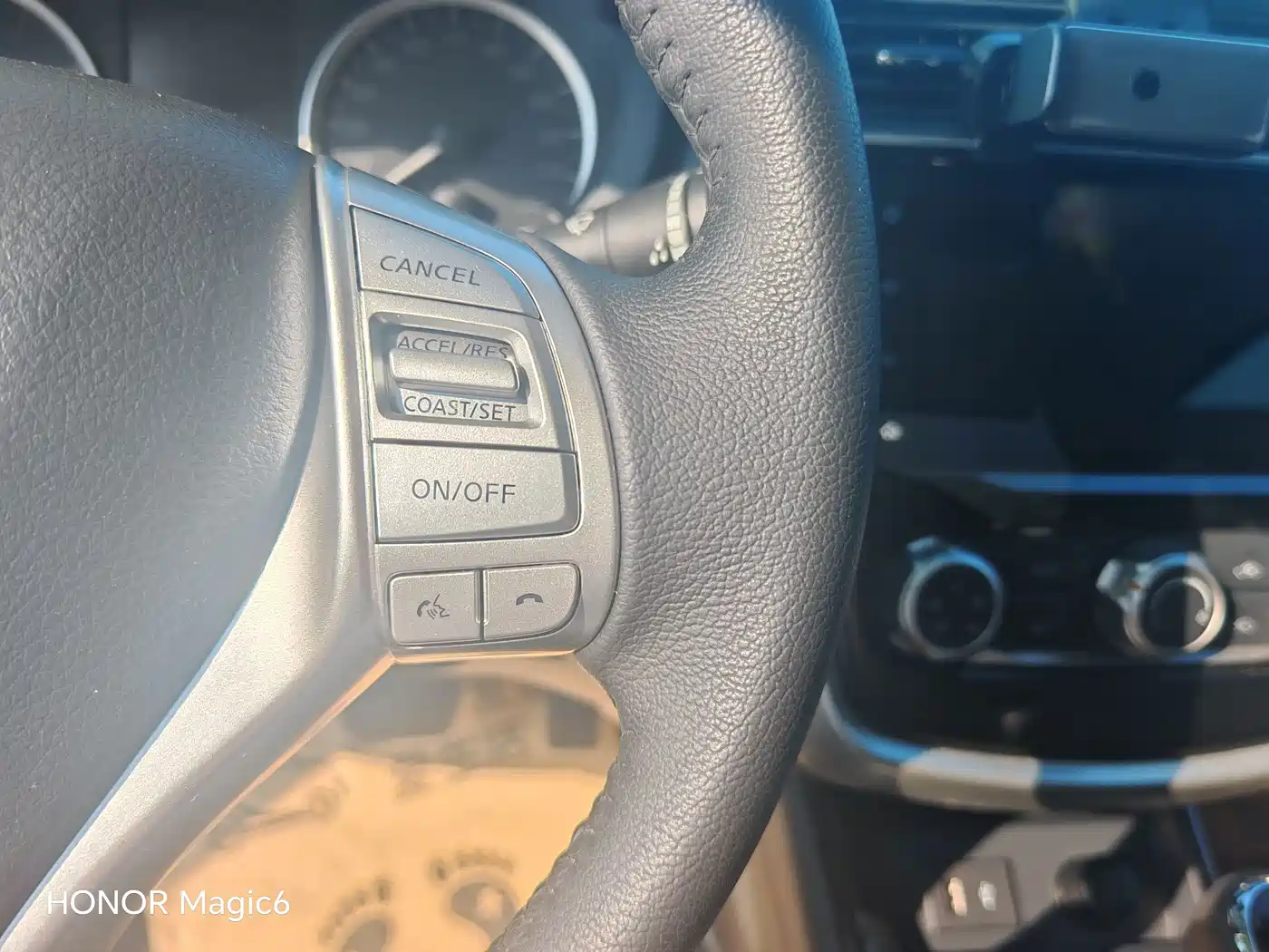 Nissan Tiida 2024 2024 1.6L CVT Cool Sport Edition