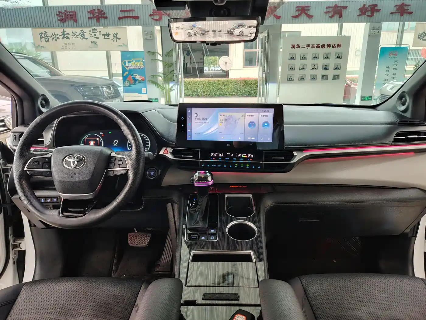 Toyota Granvia 2022 Model Year 2.5L Hybrid Flagship Edition фото 8