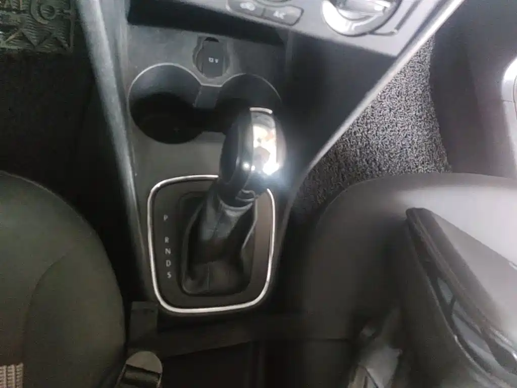 Volkswagen Polo 2016 1.4L Automatic Trend фото 14