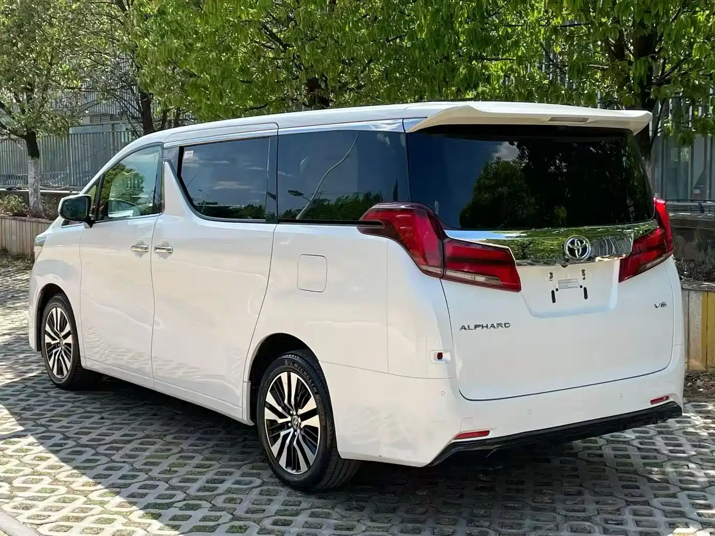 Toyota Alphard 2018 Facelift 3.5L Luxury Edition фото 4