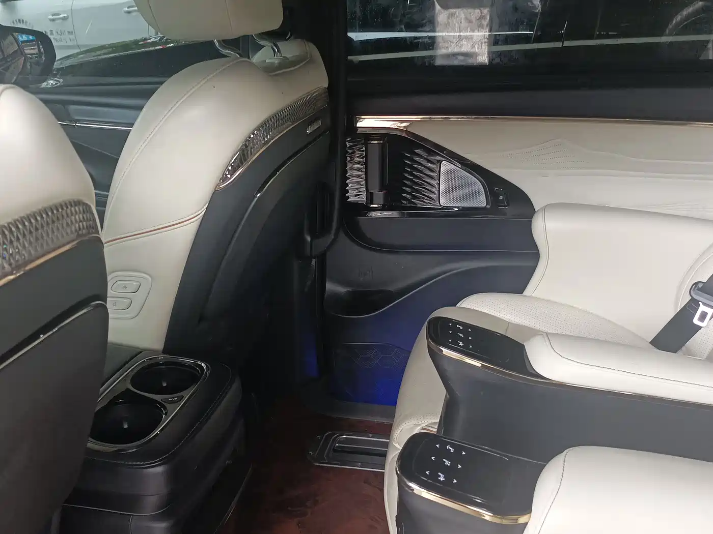 GAC Trumpchi Trumpchi M8 2023 Model Master Series 400T Flagship Edition фото 8