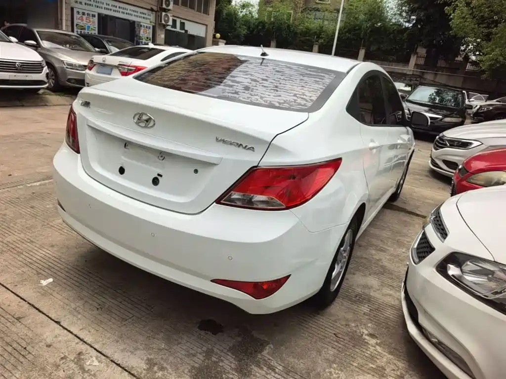 HYUNDAI RENA