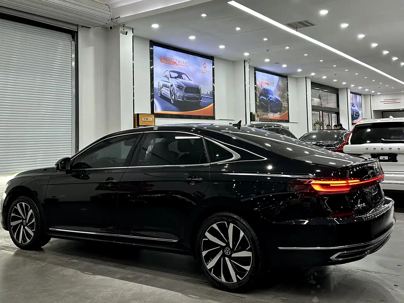 Volkswagen Passat 2023 330TSI Elite Edition фото 2