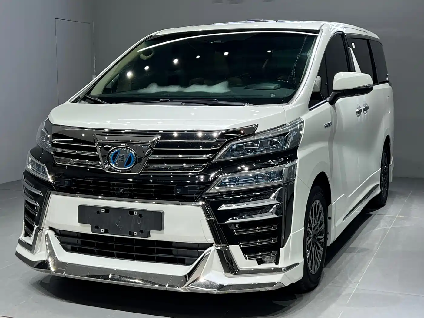 Toyota Vellfire 2020 Twin Engine 2.5L HV Premium Edition