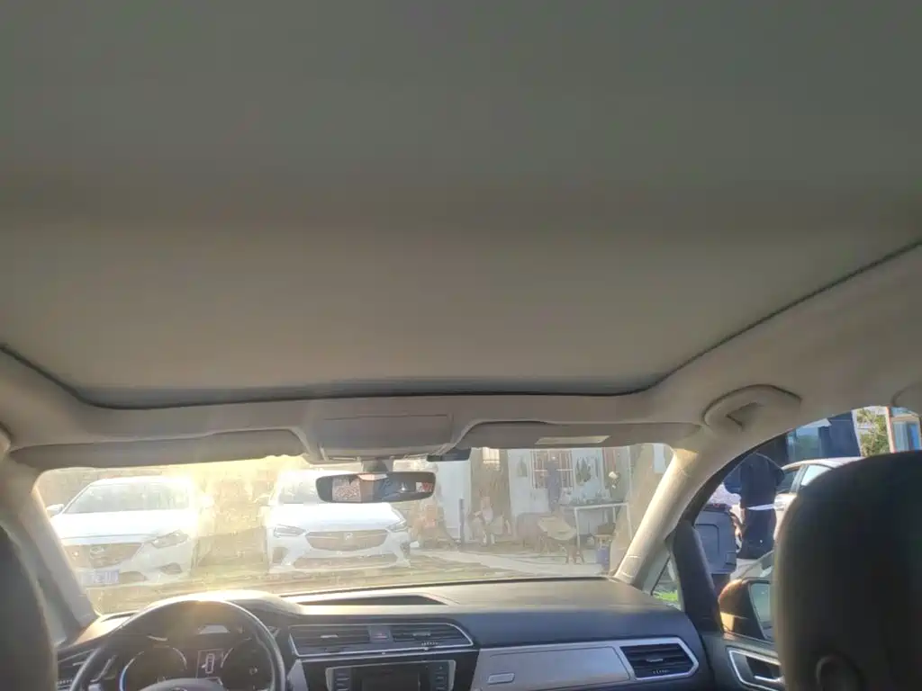 صورة 14 - Volkswagen Touran