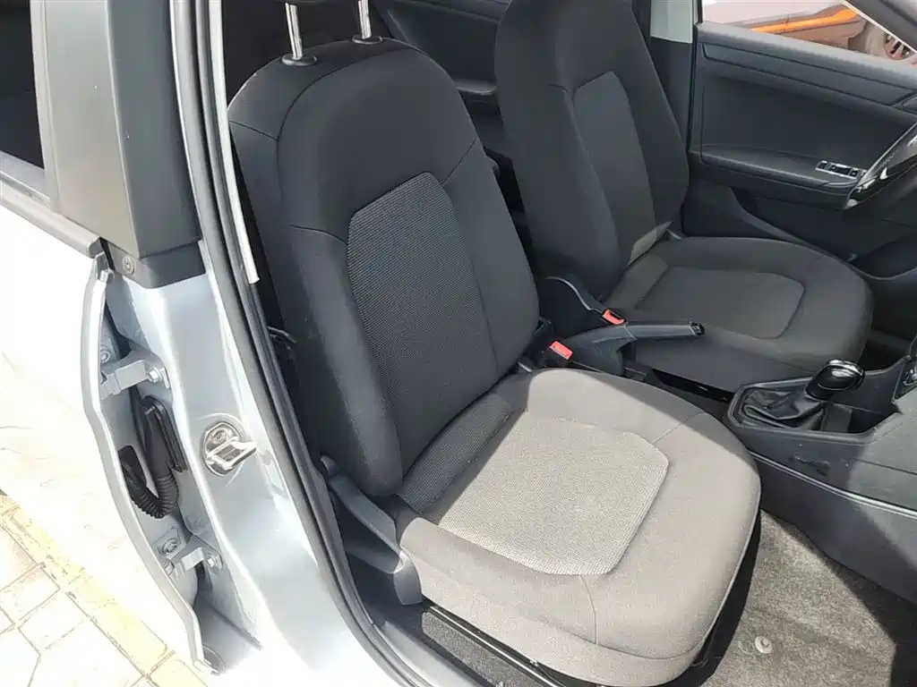 Volkswagen Jetta 2017 1.5L Automatic Fashion фото 25
