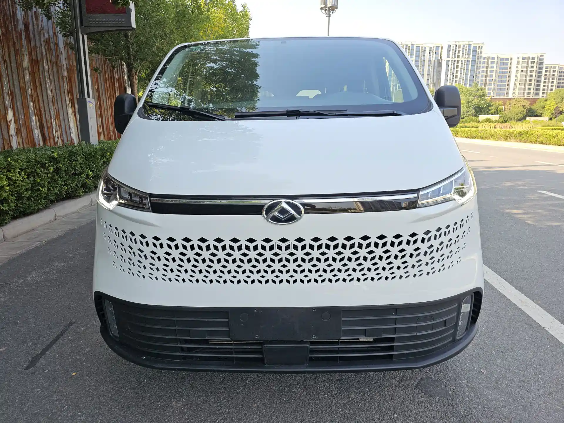Photo 2 - Maxus Xintu V70