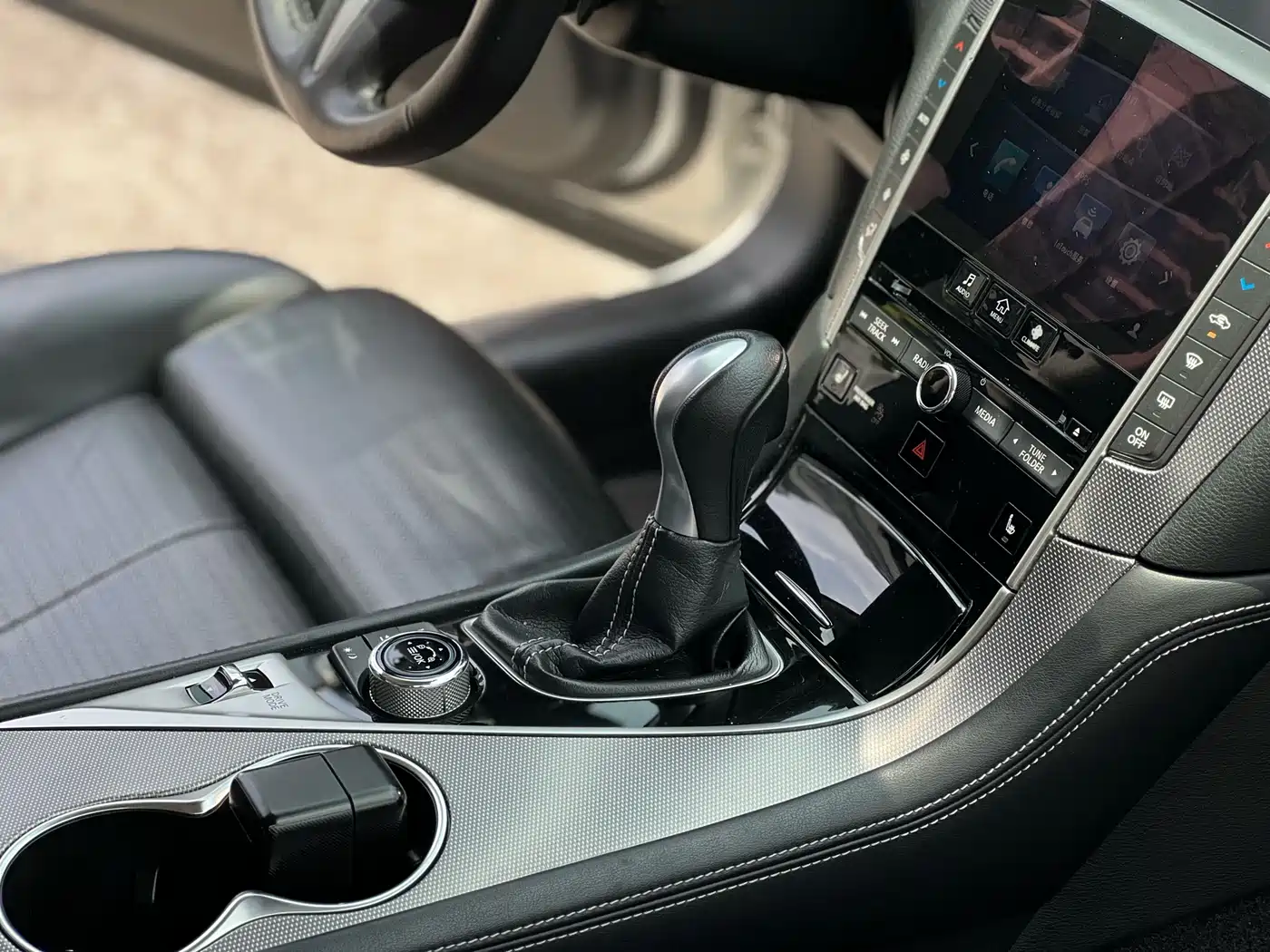 Photo 7 - Infiniti Q50