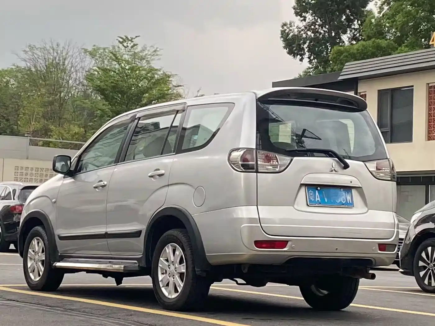 Mitsubishi Zinger 2011 2.0L Manual Luxury фото 4