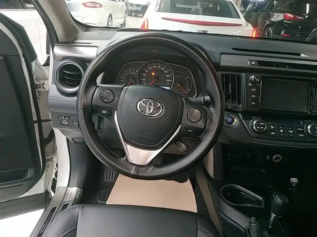 Toyota RAV4 Rongfang 2016 2.0L CVT 2WD Trend (China V) фото 11