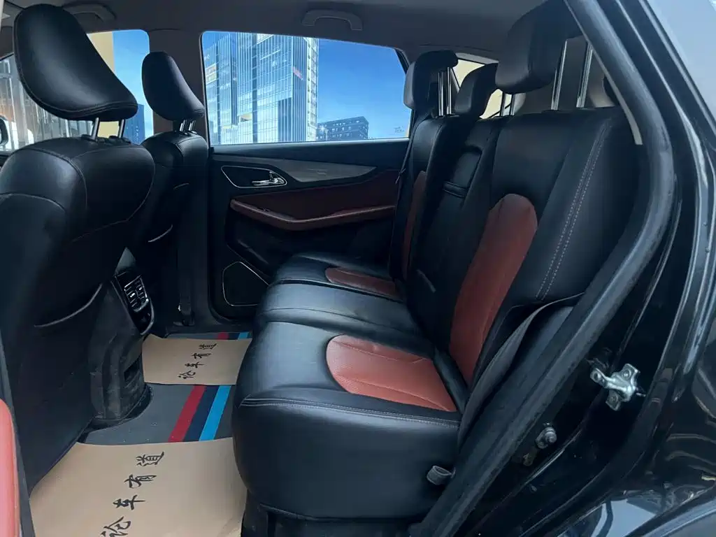 Фото 4 - Baojun 560