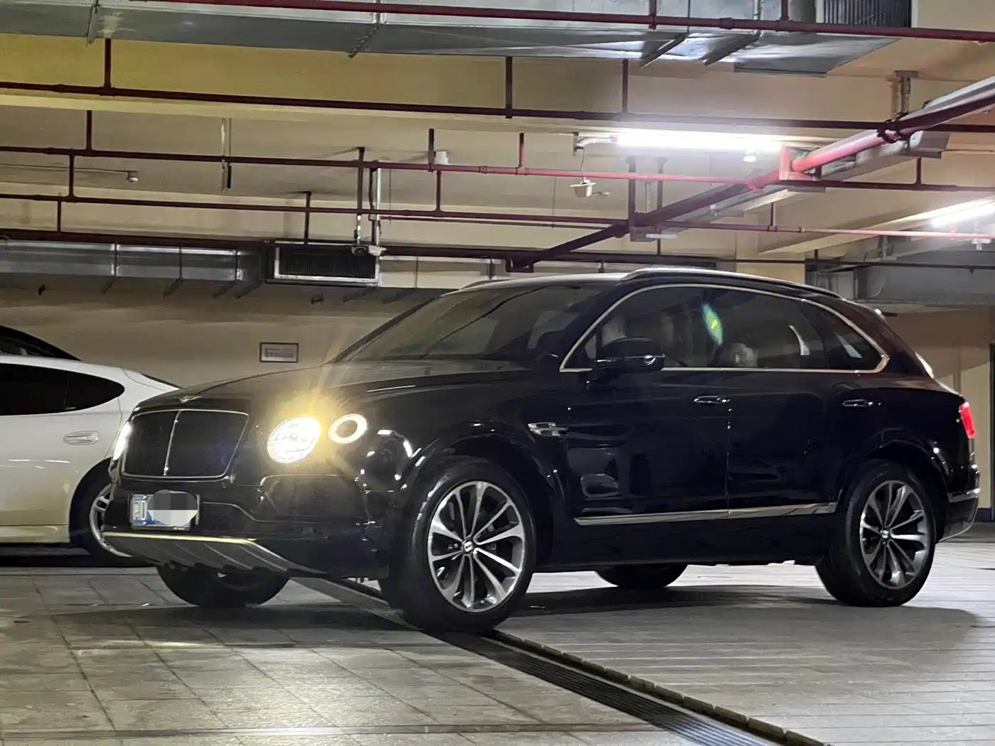 صورة 1 - Bentley Bentayga