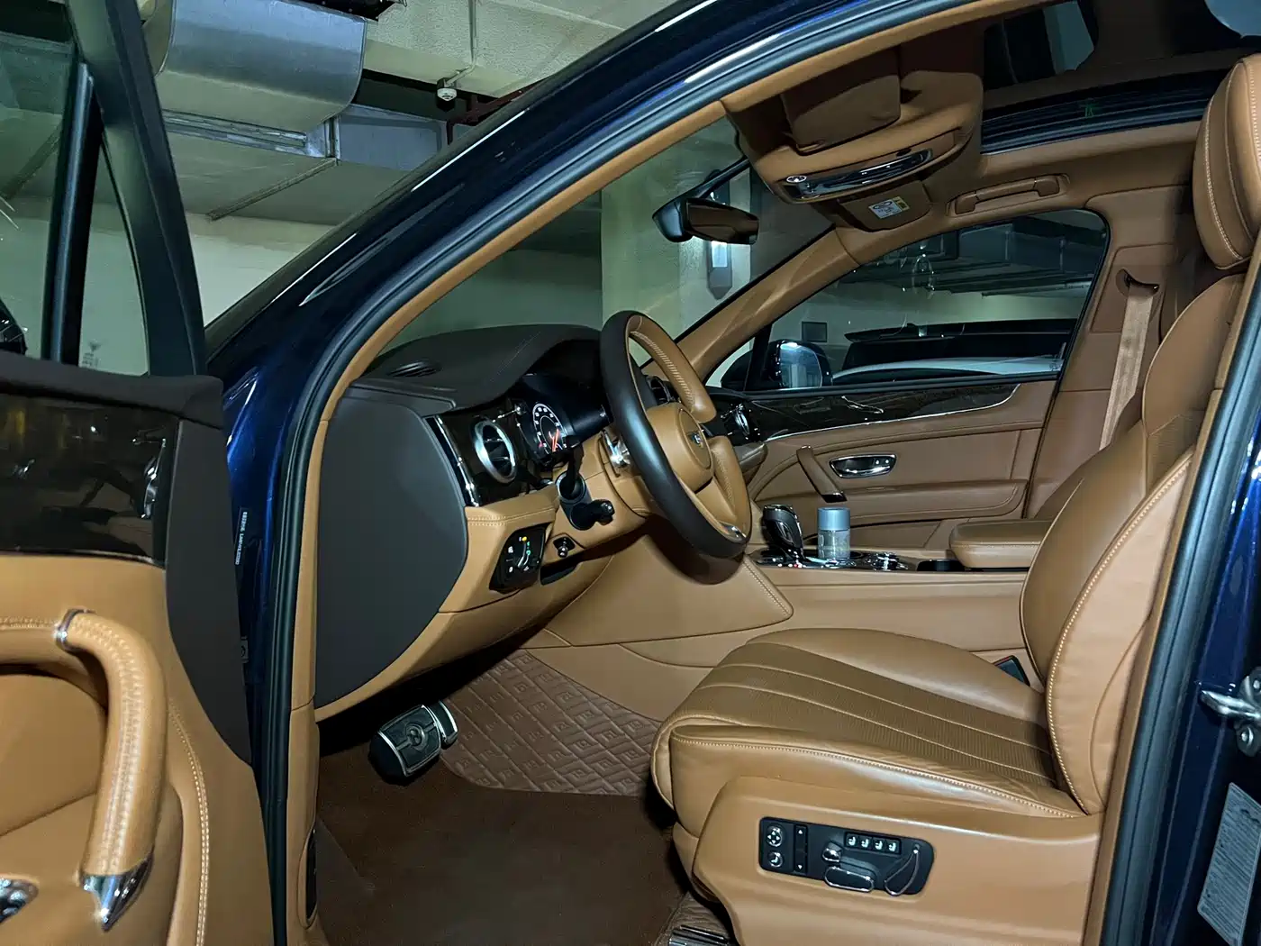 صورة 5 - Bentley Bentayga