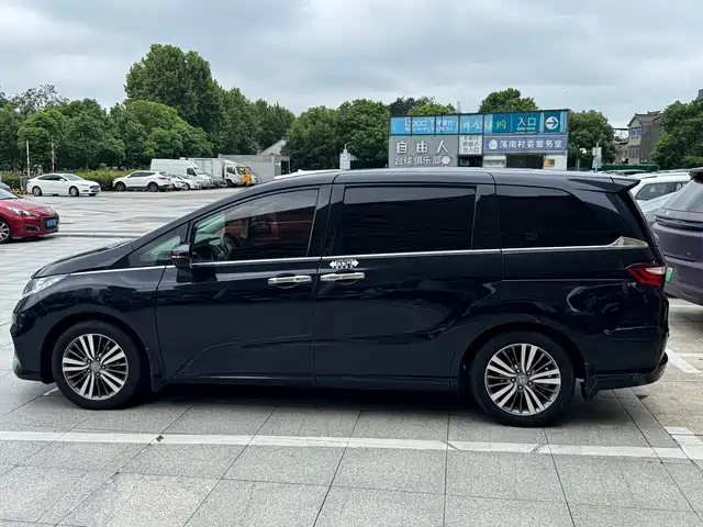 Honda Odyssey 2018 2.4L Smart Enjoy Edition — фото 3