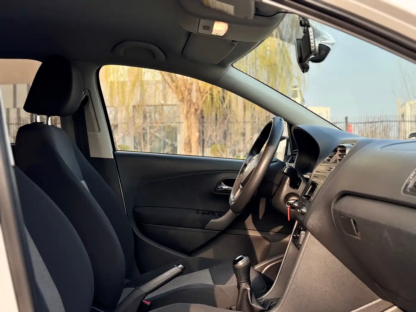 Volkswagen Polo 2014 1.4L Manual Trend Edition фото 15