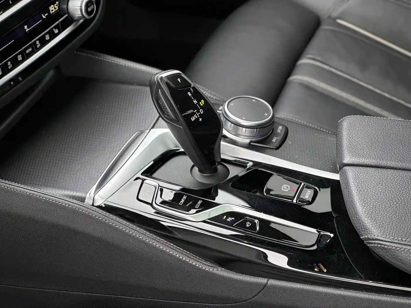 BMW 5 Series (Import) 2022 Facelift 530i Style Edition M Sport Package фото 5