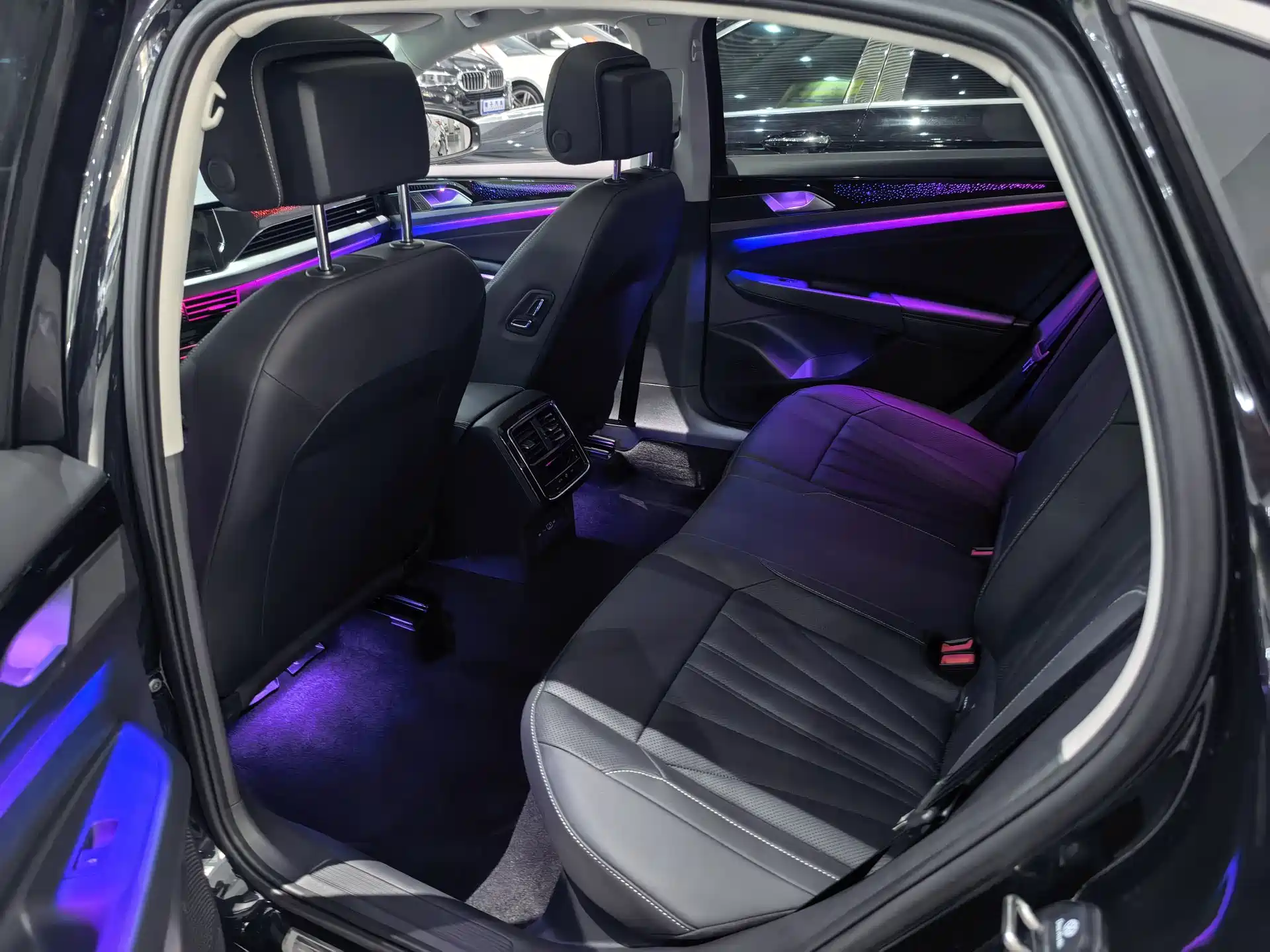صورة 9 - Volkswagen Passat