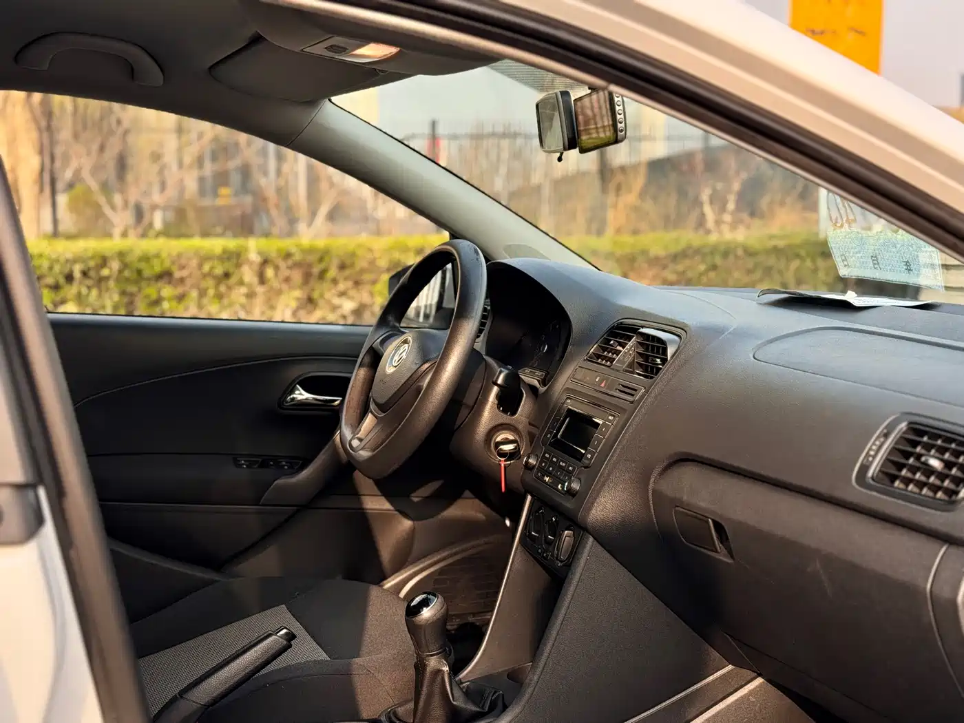 Volkswagen Polo 2014 1.4L Manual Trend Edition фото 18