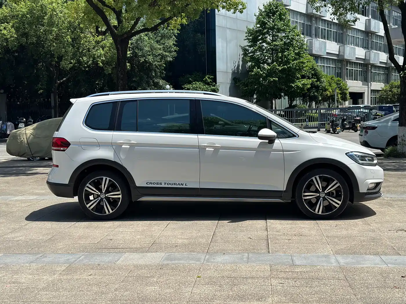 Volkswagen Touran 2018 Touran L 280TSI DSG Cross Edition 6-seater China VI фото 4