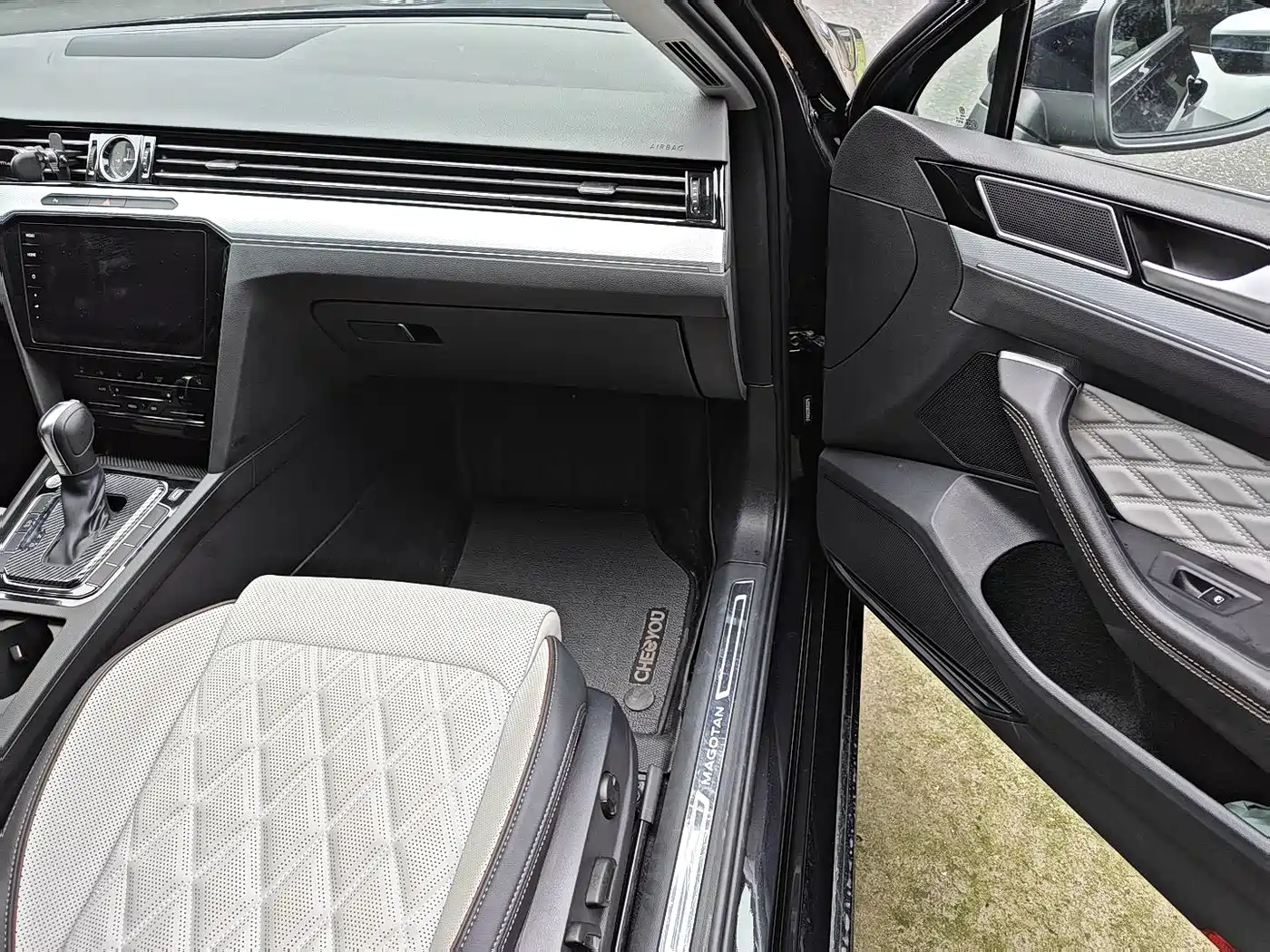 Volkswagen Magotan 2023 Model 2 Million Commemorative Edition 330TSI DSG Luxury фото 12