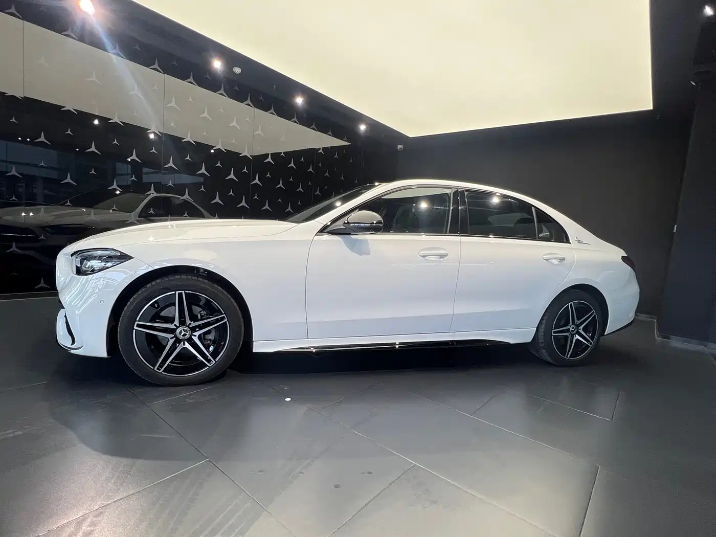 Mercedes-Benz C-Class 2024 C 260 L Night Edition Sport фото 3