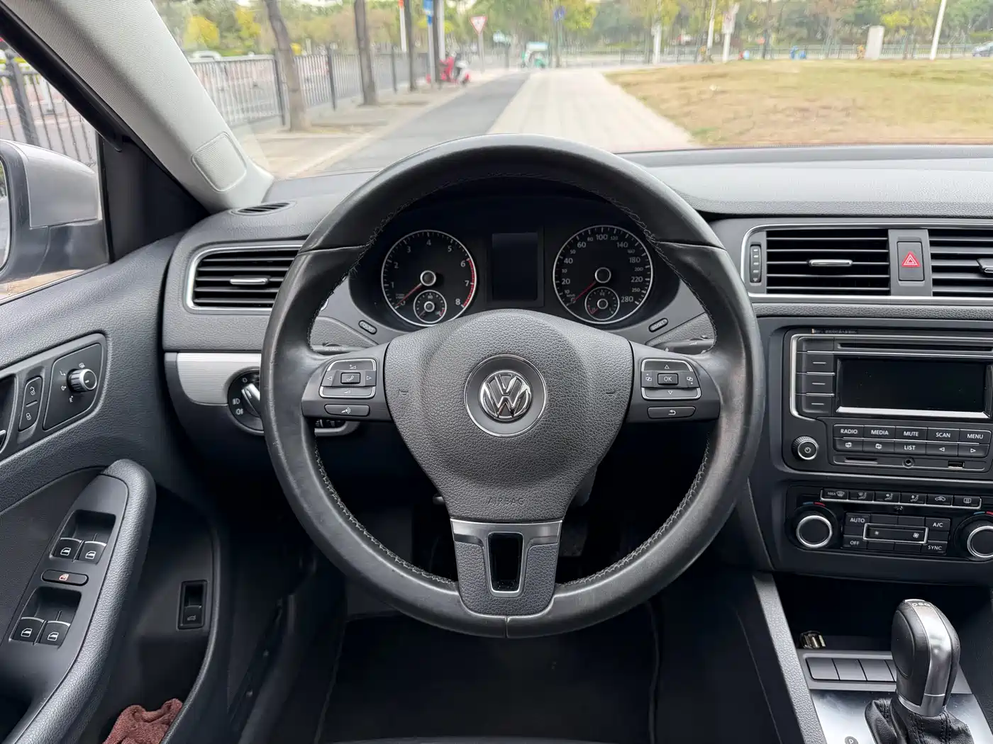 Volkswagen Sagitar 2014 1.4TSI Automatic Luxury фото 5