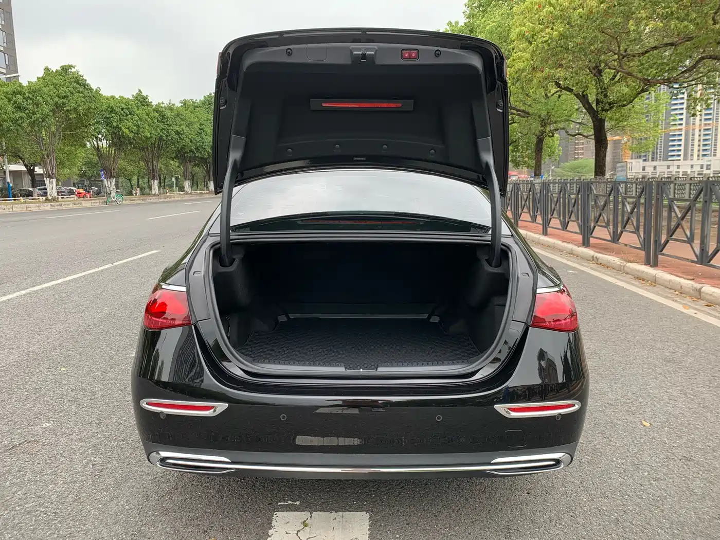 Mercedes-Benz E-Class 2024 Model E 300 L Luxury фото 7