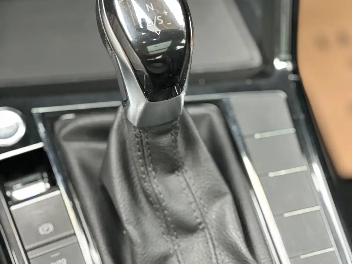 Volkswagen Passat 2022 330TSI Starlight Elite Edition фото 16