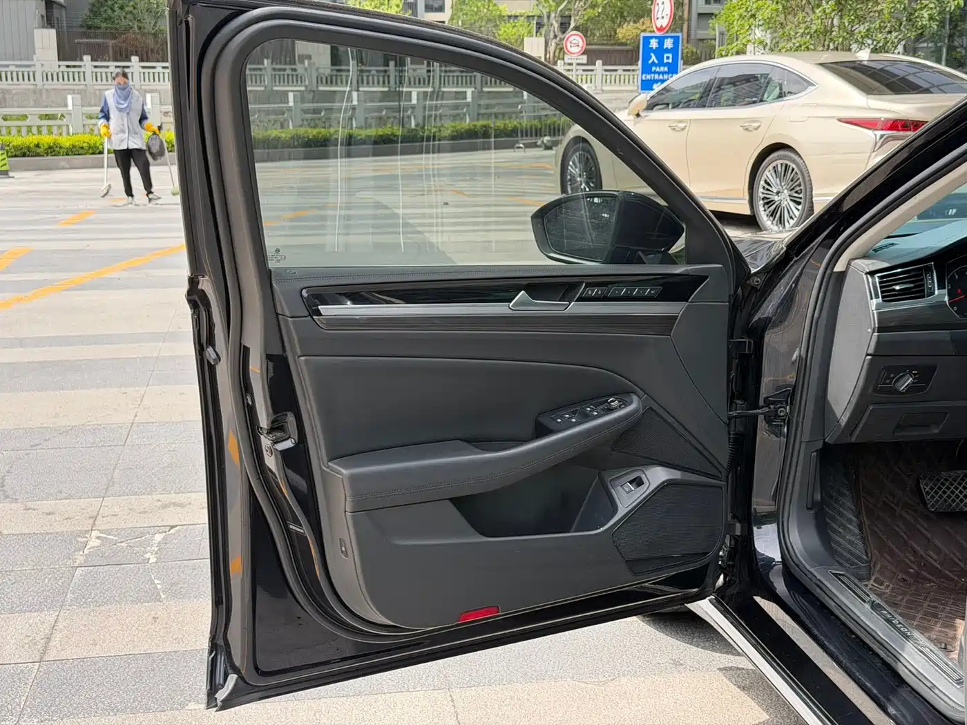 Volkswagen Phideon 2018 Facelift 380TSI FWD Business фото 5