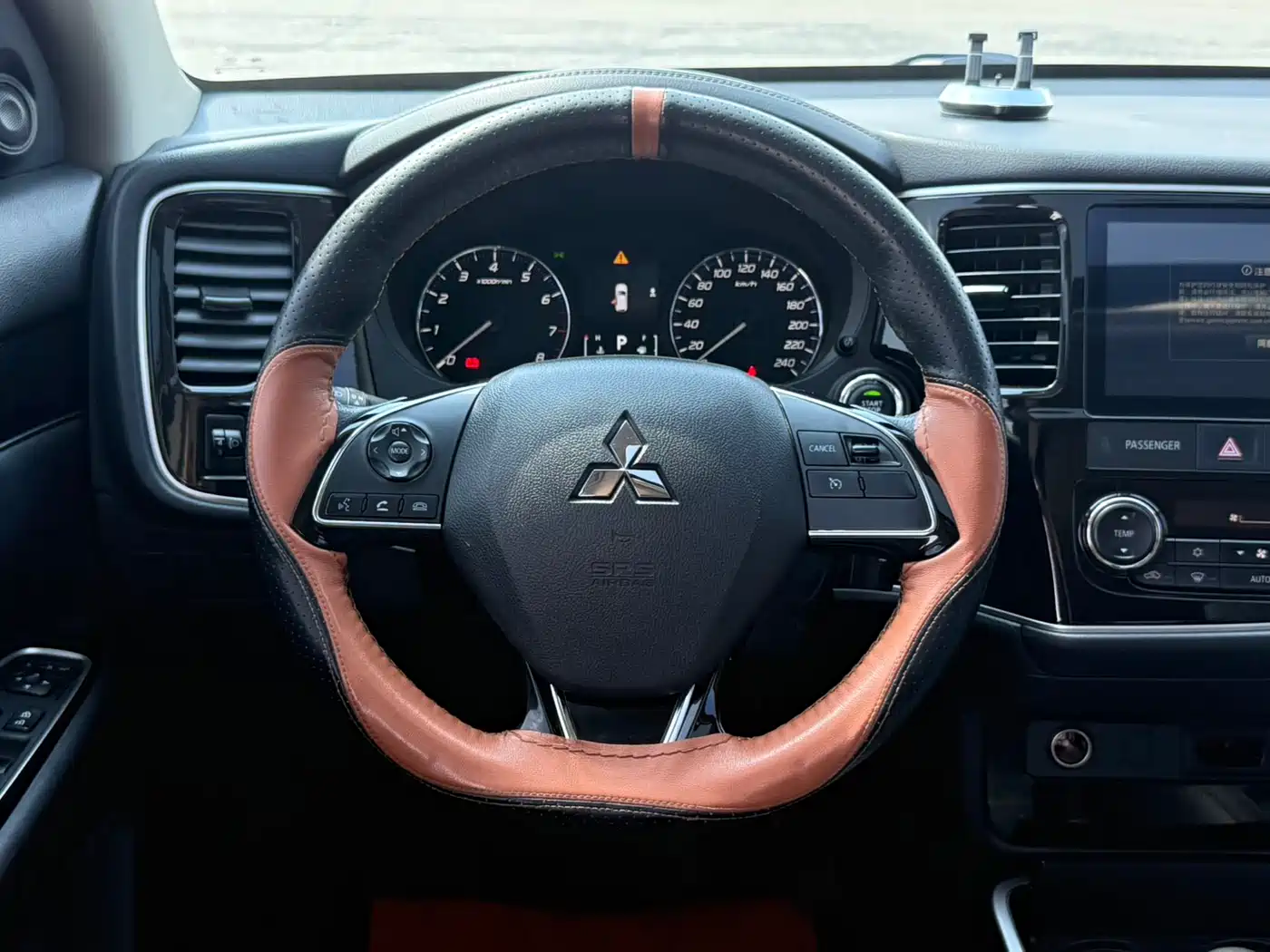 MITSUBISHI OUTLANDER
