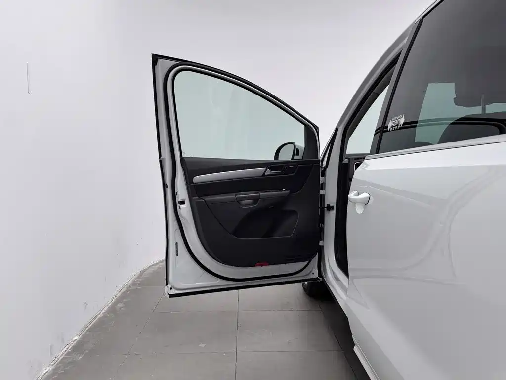 Фото 8 - Volkswagen Sharan
