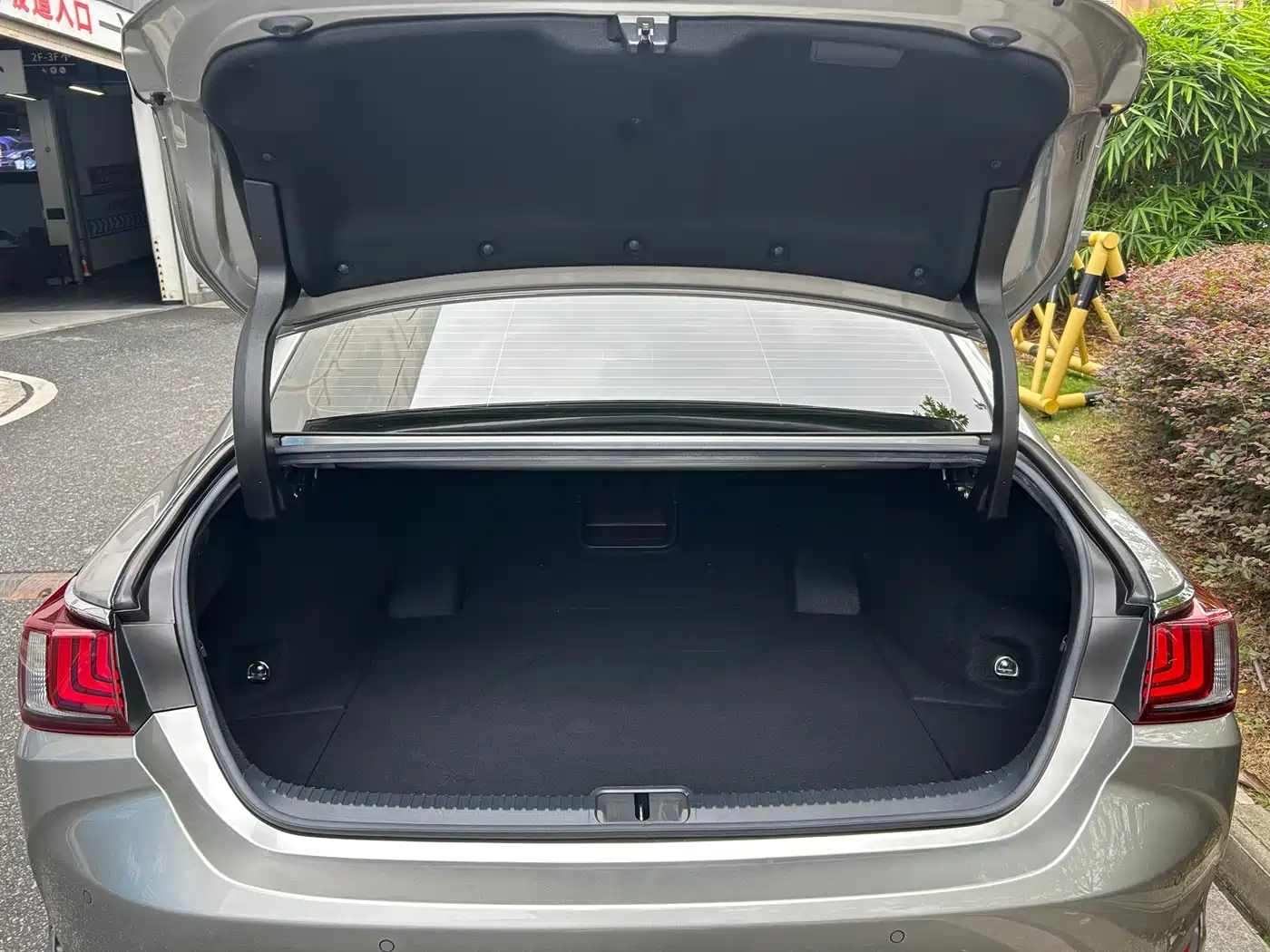 Lexus ES 2018 300h Excellence Edition China V фото 17