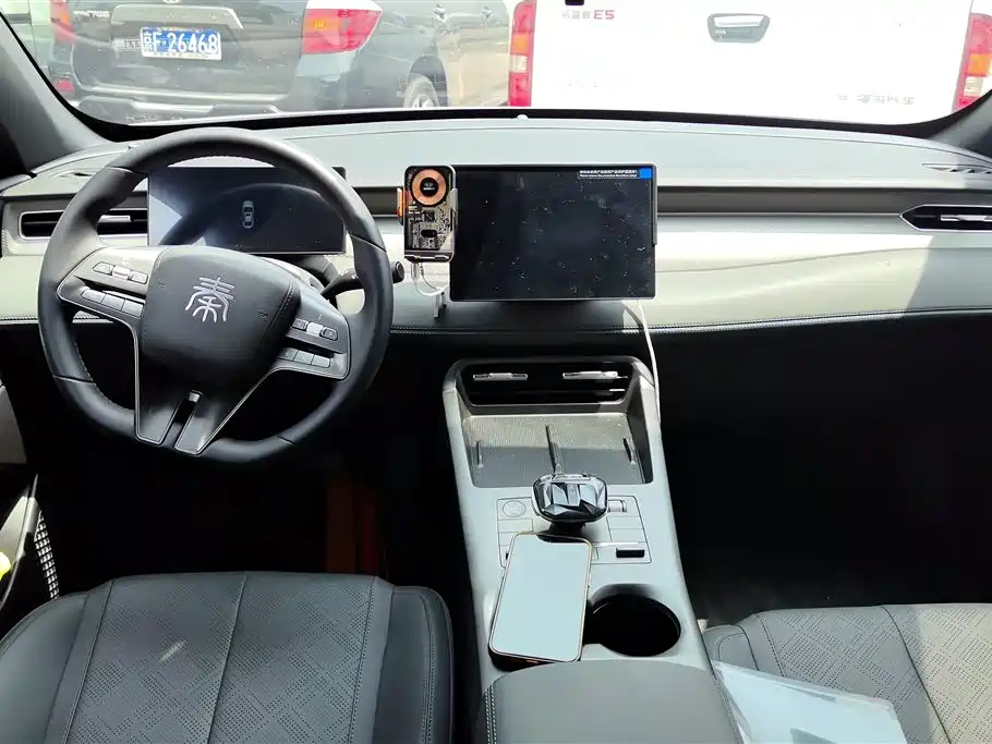 BYD Qin PLUS 2025 DM-i Smart Drive 55KM Leader фото 12