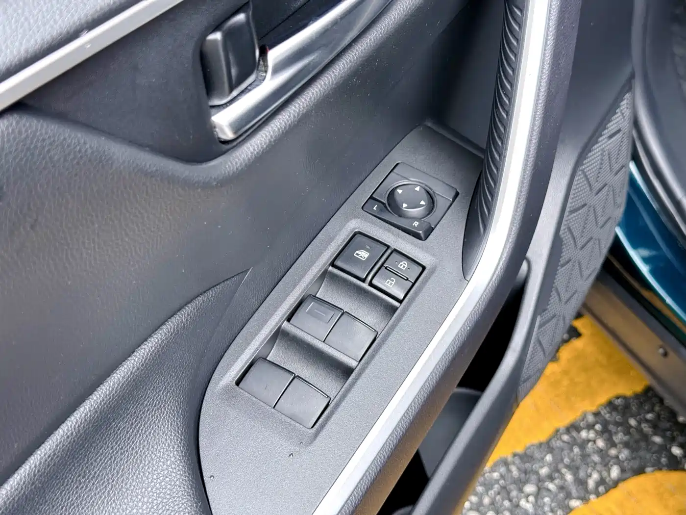 Toyota Wildlander 2020 Dual Engine 2.5L E-CVT FWD Luxury фото 26