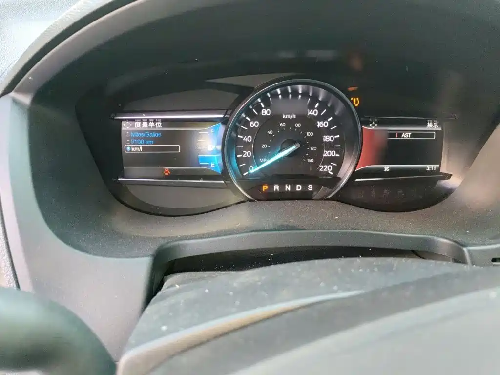 Photo 4 - Ford Explorer (Import)