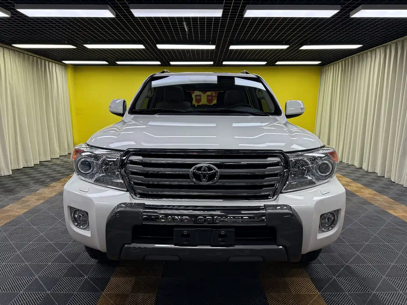 Toyota Land Cruiser 2012 4.0L Automatic VX фото 2