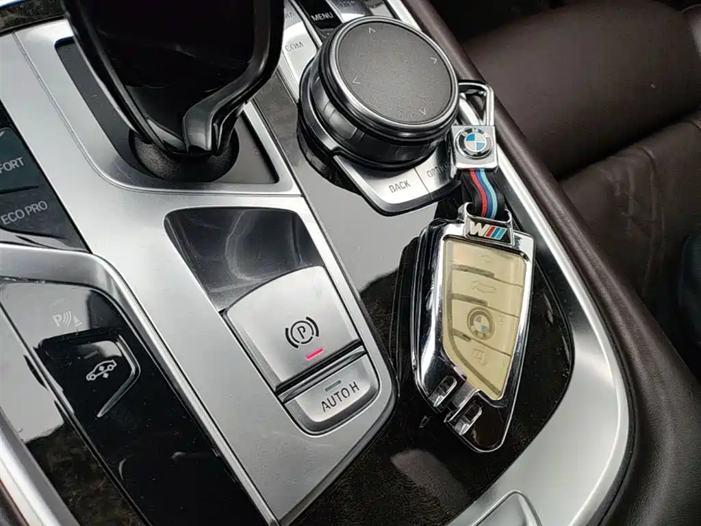 BMW 7 Series 2016 740Li Leading Edition фото 9