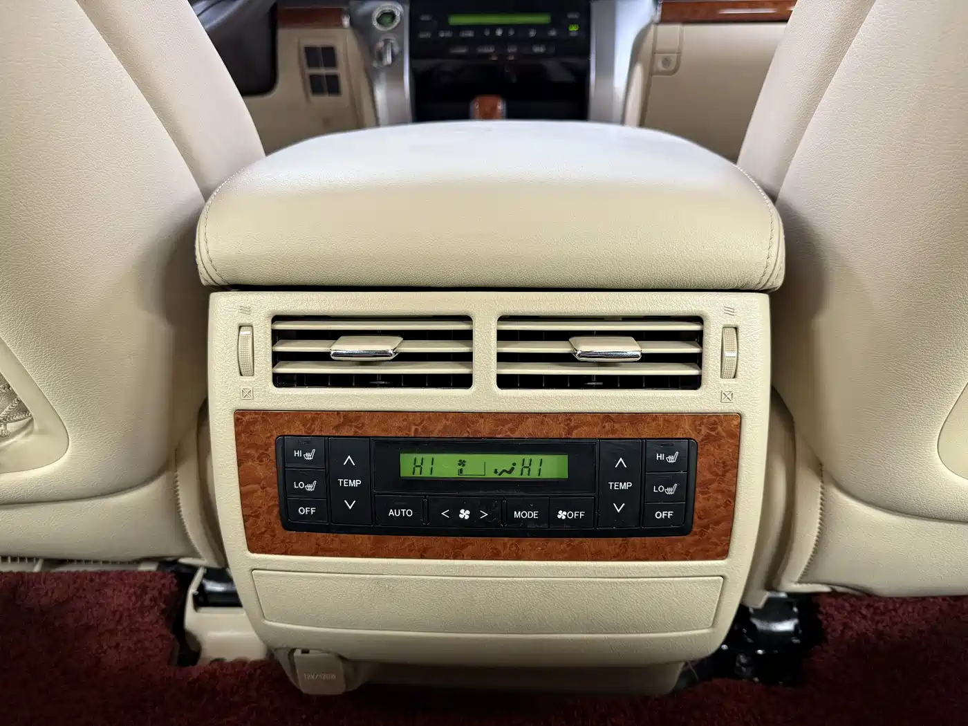 Toyota Land Cruiser 2012 4.0L Automatic VX фото 39