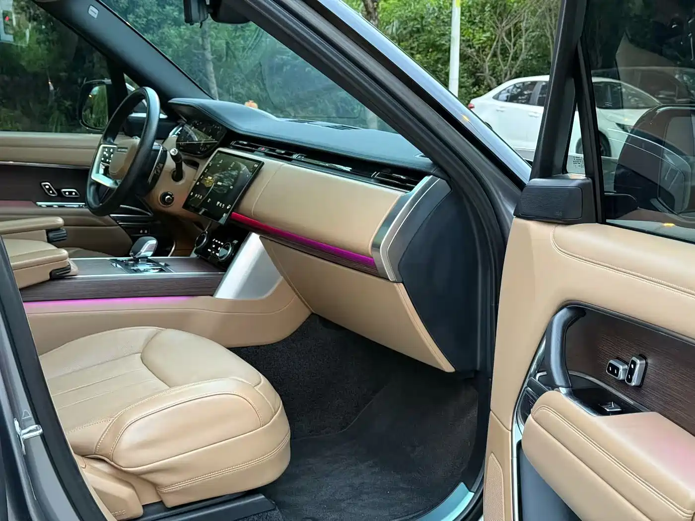 Land Rover Range Rover 2023 2023 3.0 L6 400PS Golden Age 7-Seater Long Wheelbase