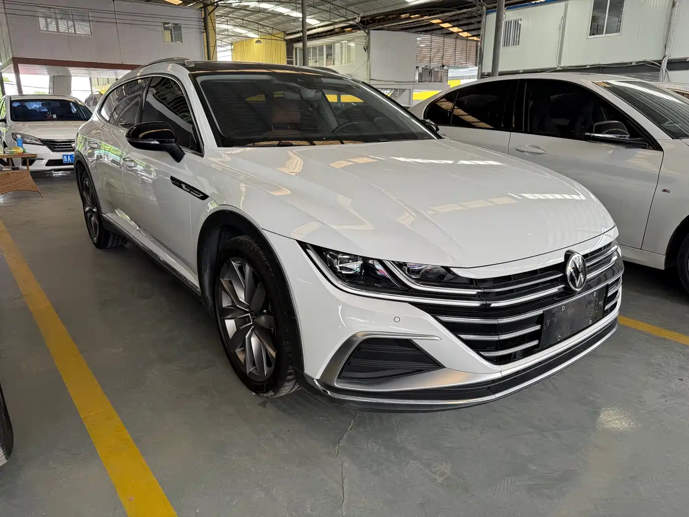 Volkswagen FAW-Volkswagen CC 2021 Model Shooting Brake 380TSI Hunting Wind Edition фото 3